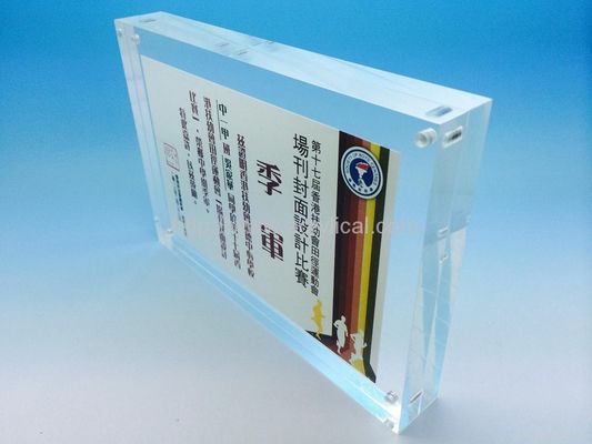 Het plexiglas ontruimt Muur van 11 x 17 de Acryltekenhouders opzet voor de Reclame van Vertoning
