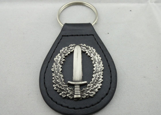 Het Gepersonaliseerde Leer Keychains met 3D Embleem van de Zinklegering, Antiek Zilveren Plateren van het matrijzenafgietsel